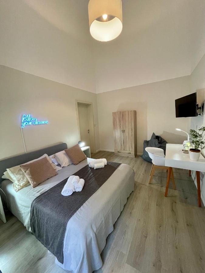4 Balconi Rooms Paladini B&B E Appartamenti Lecce Exterior foto